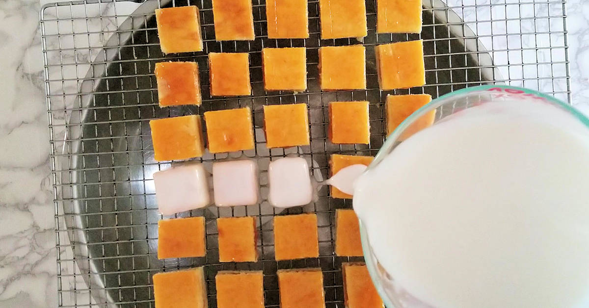 Powdered Sugar Fondant: Home Baker's Easy Glaze Solution